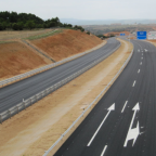 Carretera y punto kilométrico.-